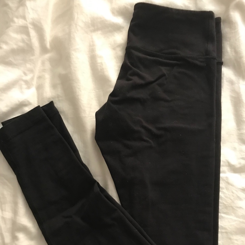 Lululemon black mid rise leggings size 4